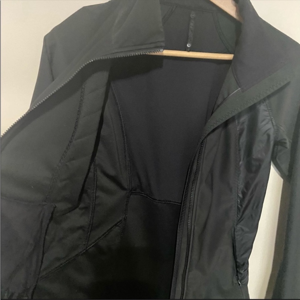 Lululemon jacket - Picture 4 of 7